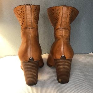 UGG Australia Size 5 Brown Perforated Bootie